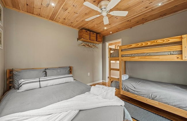 Pocono Scandinavian Cottage 2 Bedroom Cottage by RedAwning - Photo 12