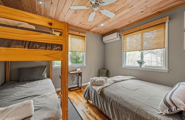 Pocono Scandinavian Cottage 2 Bedroom Cottage by RedAwning - Photo 7