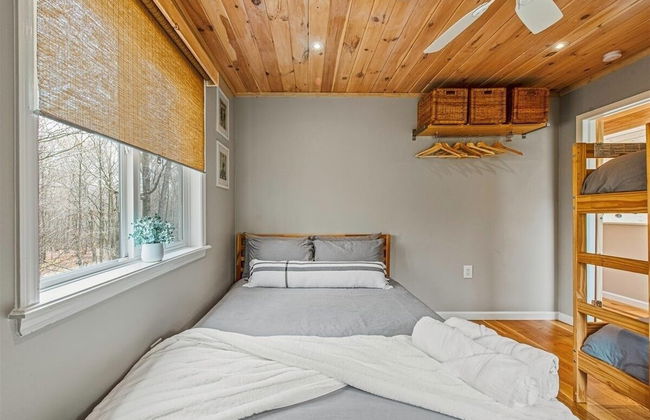Pocono Scandinavian Cottage 2 Bedroom Cottage by RedAwning - Photo 10