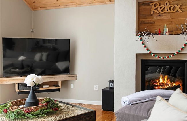 Pocono Scandinavian Cottage 2 Bedroom Cottage by RedAwning - Photo 4
