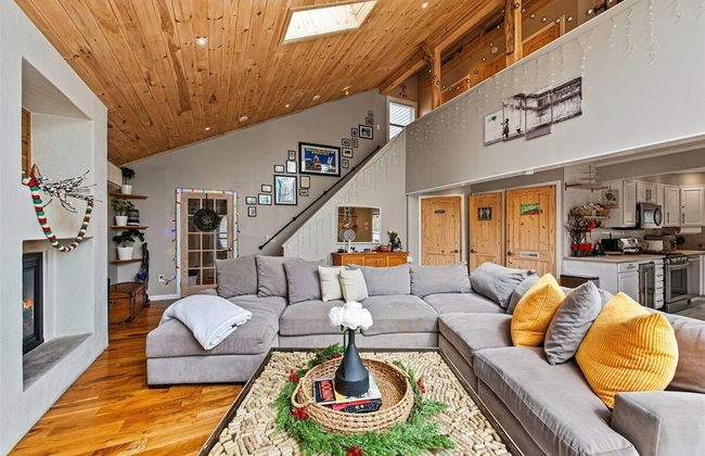Pocono Scandinavian Cottage 2 Bedroom Cottage by RedAwning - Photo 22