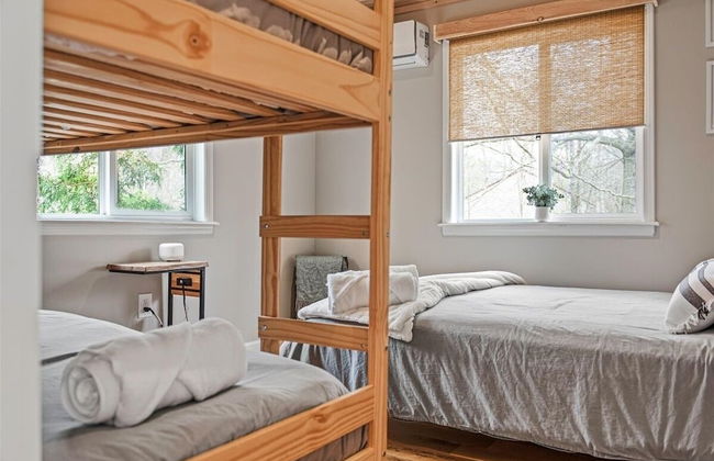 Pocono Scandinavian Cottage 2 Bedroom Cottage by RedAwning - Photo 8