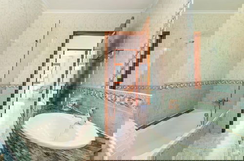 Foto 21 - Attractive Villa With Private Pool