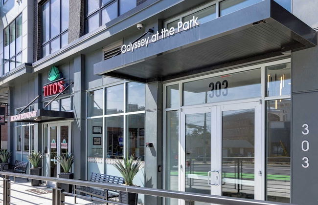 2 Units in Walkable Midtown Location, Gym+pool Honkey-tonk & Muse by Avantstay - Photo 52