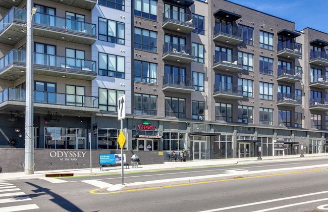 2 Units in Walkable Midtown Location, Gym+pool Honkey-tonk & Muse by Avantstay - Photo 60