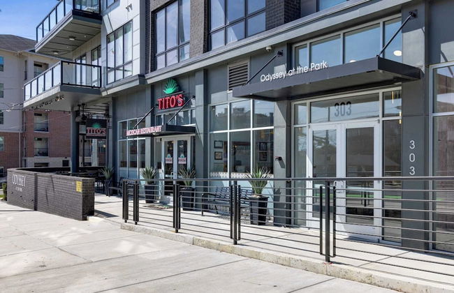 2 Units in Walkable Midtown Location, Gym+pool Honkey-tonk & Muse by Avantstay - Photo 56