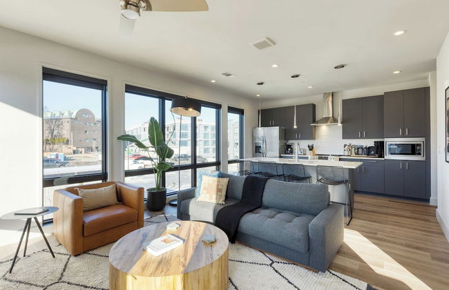 2 Units in Walkable Midtown Location, Gym+pool Honkey-tonk & Muse by Avantstay - Photo 61
