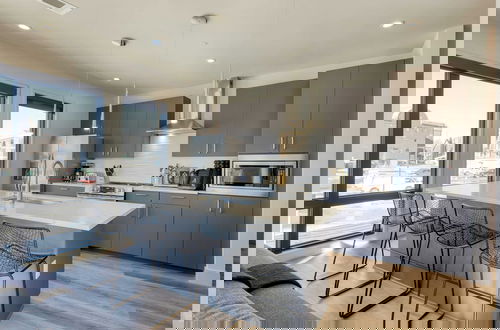 Foto 34 - New Modern 2bdr in Walkable Midtown w/ Gym, Pool Honkey-tonk by Avantstay