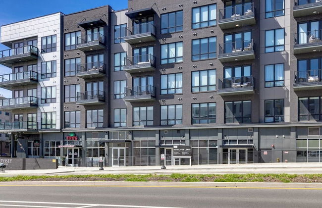 2 Units in Walkable Midtown Location, Gym+pool Honkey-tonk & Muse by Avantstay - Photo 59