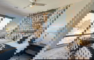 Foto 3 - New Modern 2bdr in Walkable Midtown w/ Gym, Pool Honkey-tonk by Avantstay