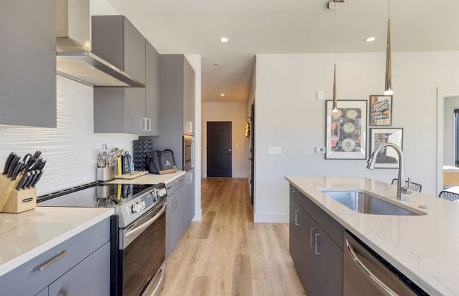 2 Units in Walkable Midtown Location, Gym+pool Honkey-tonk & Muse by Avantstay - Photo 11