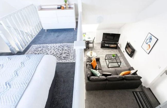 Loft Living Leigh-on-sea - Photo 4