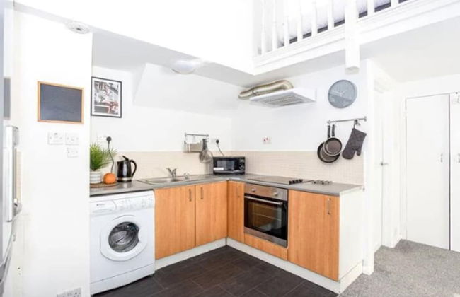 Loft Living Leigh-on-sea - Photo 6