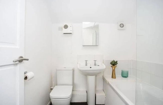Loft Living Leigh-on-sea - Photo 13