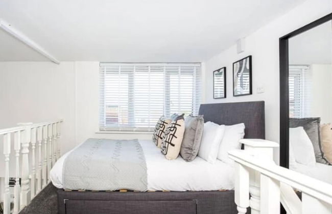 Loft Living Leigh-on-sea - Photo 5