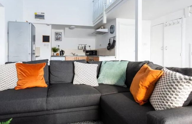 Loft Living Leigh-on-sea - Photo 11