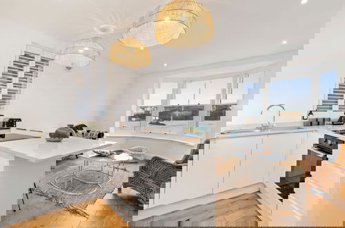 Photo 5 - Azure - Sea Views Town Centre