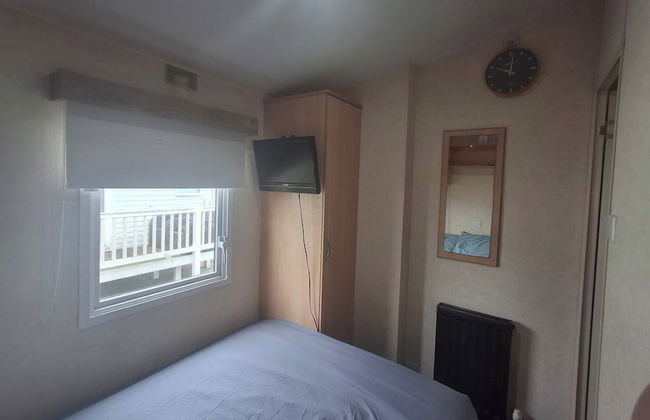3-bed Caravan, Sleeps 8, Pool & Beach - Photo 7