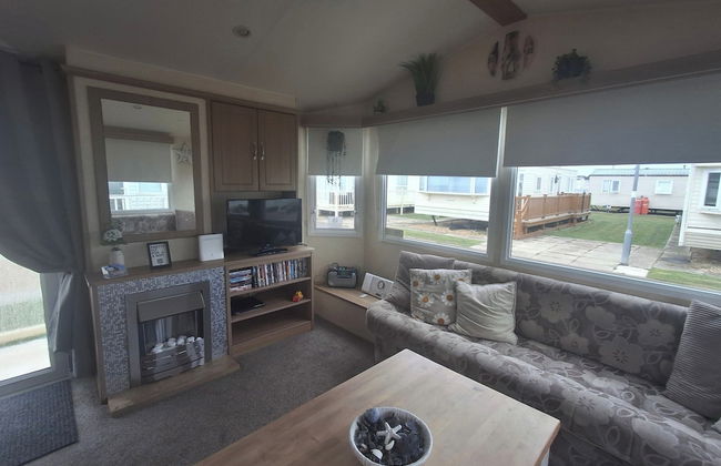3-bed Caravan, Sleeps 8, Pool & Beach - Photo 17