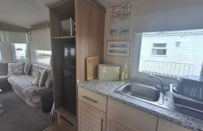 3-bed Caravan, Sleeps 8, Pool & Beach - Photo 9