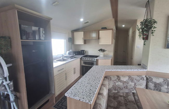 3-bed Caravan, Sleeps 8, Pool & Beach - Photo 14