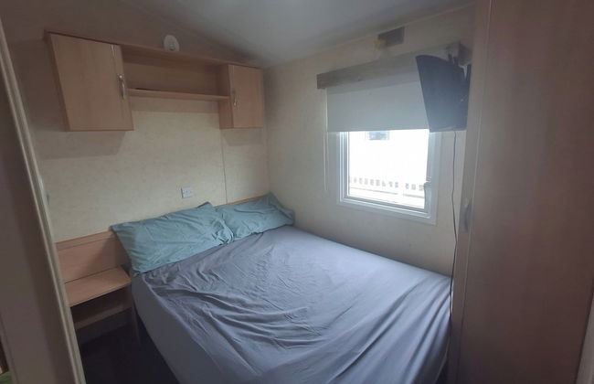 3-bed Caravan, Sleeps 8, Pool & Beach - Photo 4