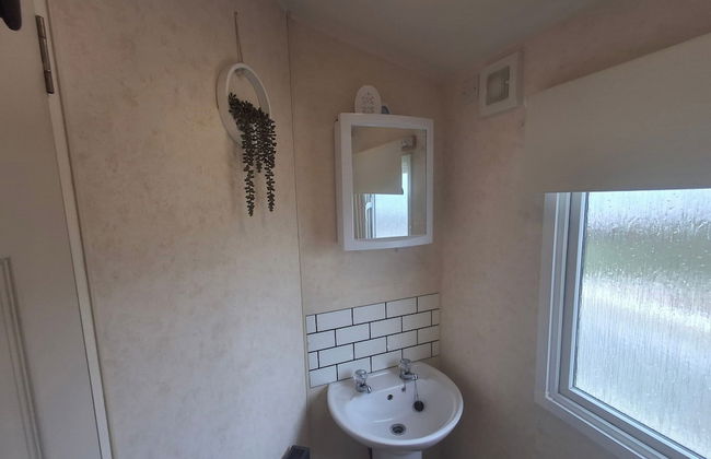 3-bed Caravan, Sleeps 8, Pool & Beach - Photo 19