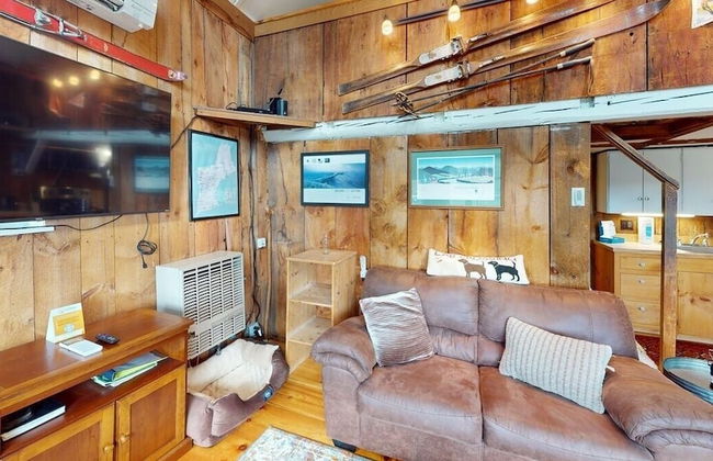 Pond View Cabin Brought to you by GetAway Vacations - Foto 11