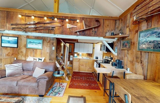 Pond View Cabin Brought to you by GetAway Vacations - Foto 10