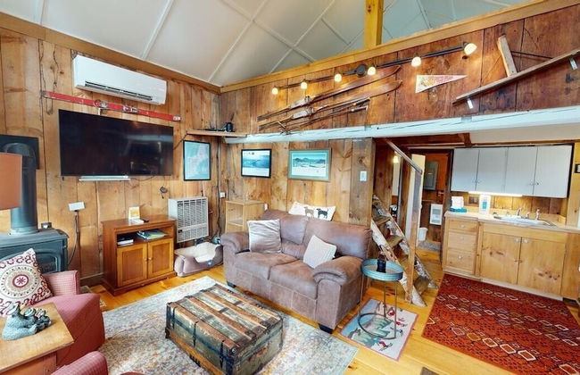 Pond View Cabin Brought to you by GetAway Vacations - Foto 1