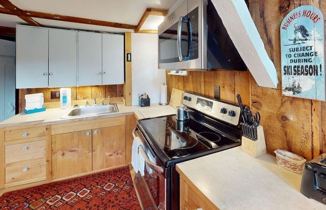 Pond View Cabin Brought to you by GetAway Vacations - Foto 6