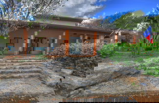 Foto 1 - The Willows Retreat - Sleeps 17, Hot-tubs, Close to Main Street!