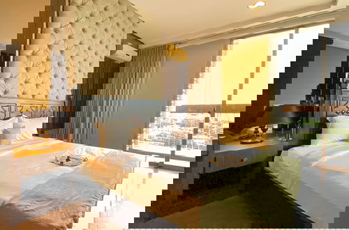 Foto 8 - Elegant and Spacious Studio at Kemang Mansion Apartment