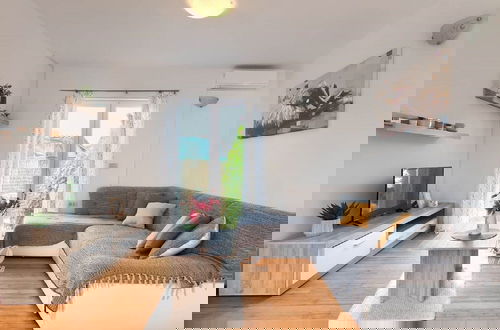 Foto 17 - Comfortable House With Private Swimming Pool