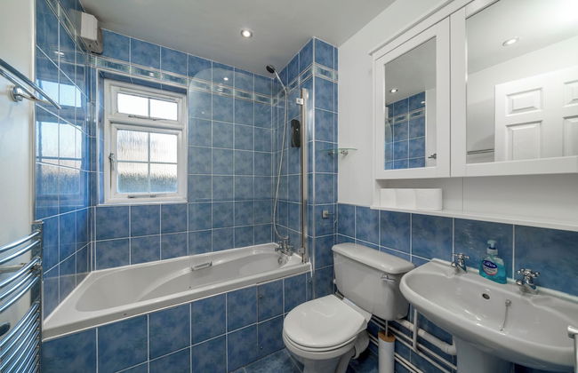 Crawley Stainer 1-bedroom With Parking and Garden - Foto 12
