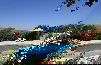 Photo 1 - 2 Apartments Sharing Garden and Pool