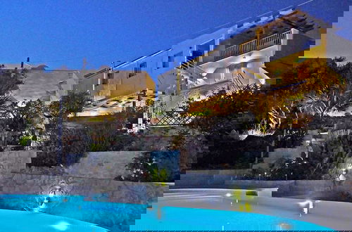 Photo 8 - 2 Apartments Sharing Garden and Pool