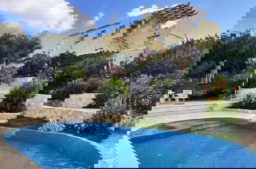 Photo 15 - 2 Apartments Sharing Garden and Pool