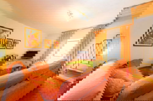 Foto 11 - Seafront Villa With Furnished Sun Terrace, Close to the Beach