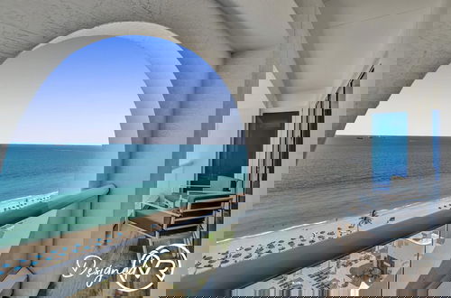 Foto 16 - Stunning Beachfront Luxury- Your Perfect Getaway!