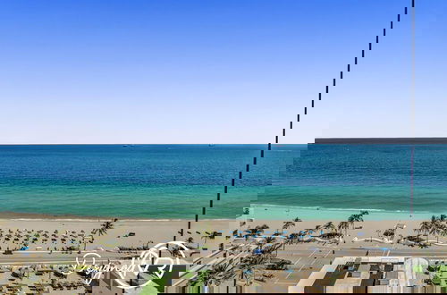 Foto 28 - Stunning Beachfront Luxury- Your Perfect Getaway!