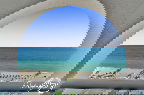 Foto 33 - Stunning Beachfront Luxury- Your Perfect Getaway!