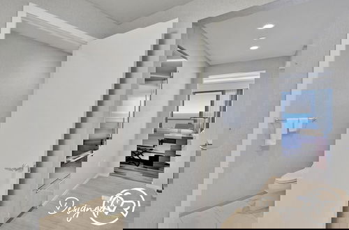 Foto 15 - Stunning Beachfront Luxury- Your Perfect Getaway!
