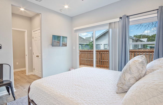 Lovely Charming 4BR 2 5BA Near Downtown s Prime - Photo 21