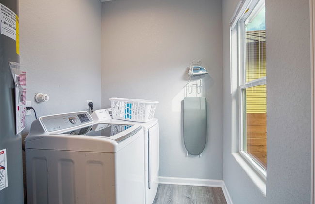 Lovely Charming 4BR 2 5BA Near Downtown s Prime - Photo 15