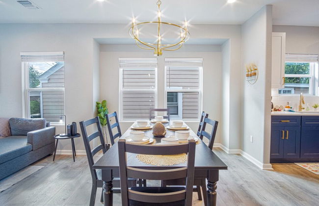 Lovely Charming 4BR 2 5BA Near Downtown s Prime - Photo 7