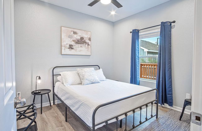 Lovely Charming 4BR 2 5BA Near Downtown s Prime - Photo 17