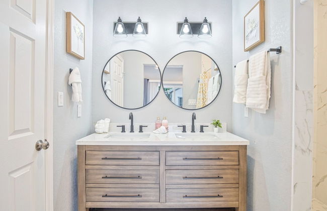Lovely Charming 4BR 2 5BA Near Downtown s Prime - Photo 22