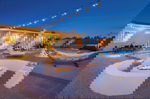 Foto 4 - Pool, Spa, Pickleball & Piano Near Pioneertown Harmony House by Avantstay