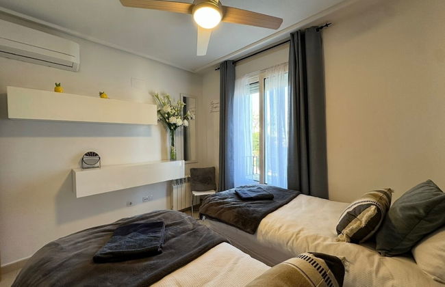 Golf Resort - Apartment - Sleeps4 - Pool - Parking - Photo 5